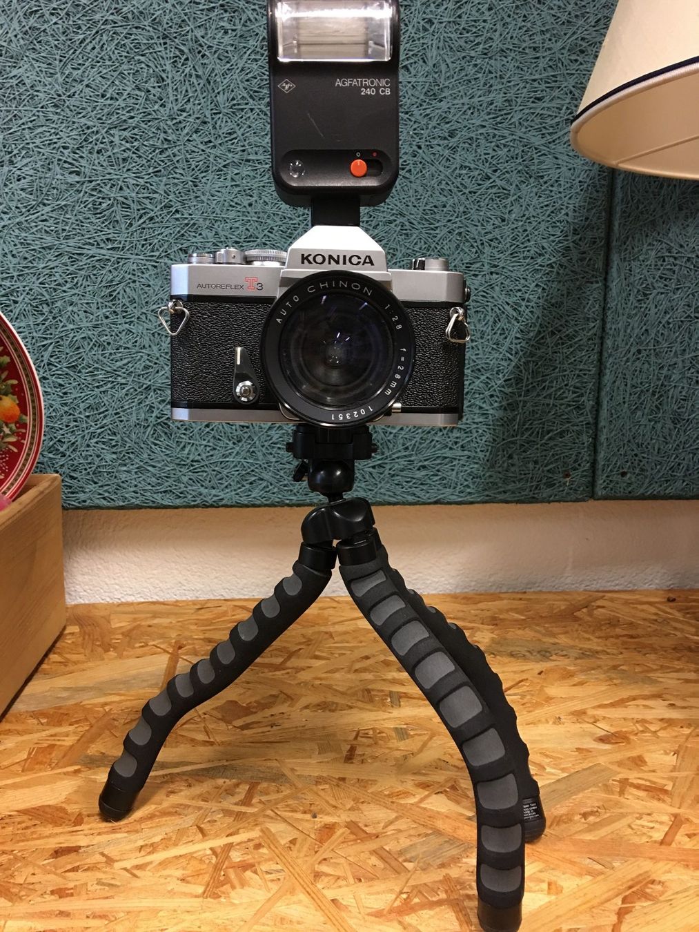 Konica Fotocamera: Konica Autoreflex T3 mit Blitz, mit Kamerastative – Usato da Olten venduto da ELHANDEL