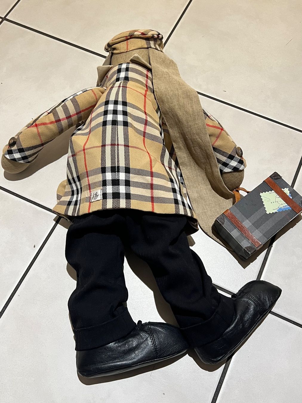 Tutte le decorazioni: Peluche burberry – Usato da Monthey venduto da Joseph-29 5