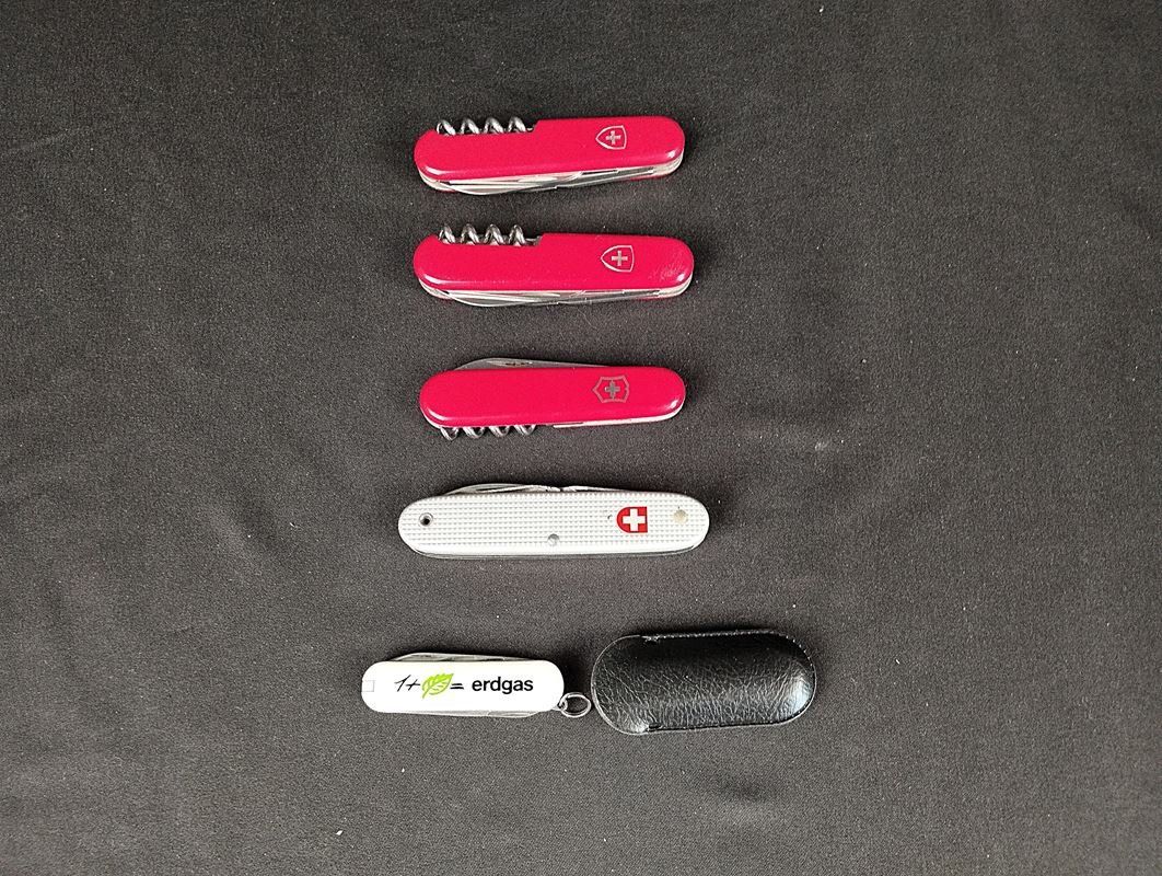 Victorinox Taschenmesser: VICTORINOX Sackmesser Set 5 Stück – Gebraucht aus Schübelbach von Restwert_Schubelbach