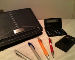 Schreibmappe Organizer-Set: Notizbuch, Stifte, Rechner!