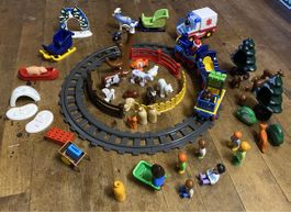 Playmobil Junior Eisenbahn mit Weihnachtsmann und Tieren