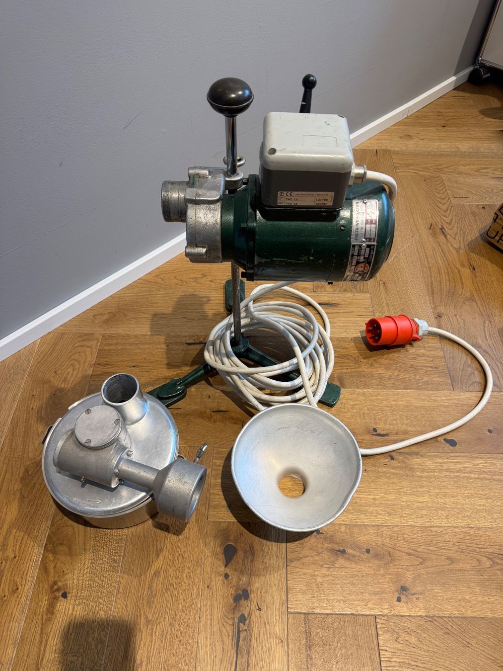 Elettrodomestici da cucina: Gastro Delta Spätzlemaschine D90E – Usato da Dietlikon venduto da HighspeedUmzug