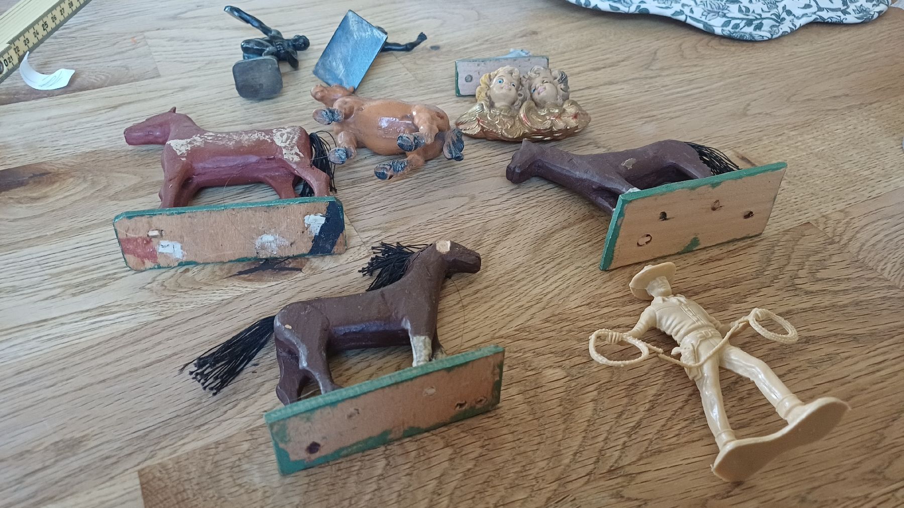 Statuette: Lot Alte Figuren Pferde etc. – Usato da Flawil venduto da Naphtali