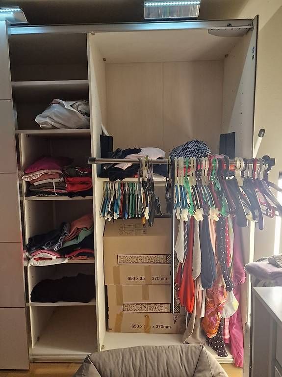 Schränke: Hochwertiger Kleiderschrank – Gebraucht aus Basel von granatrot 2