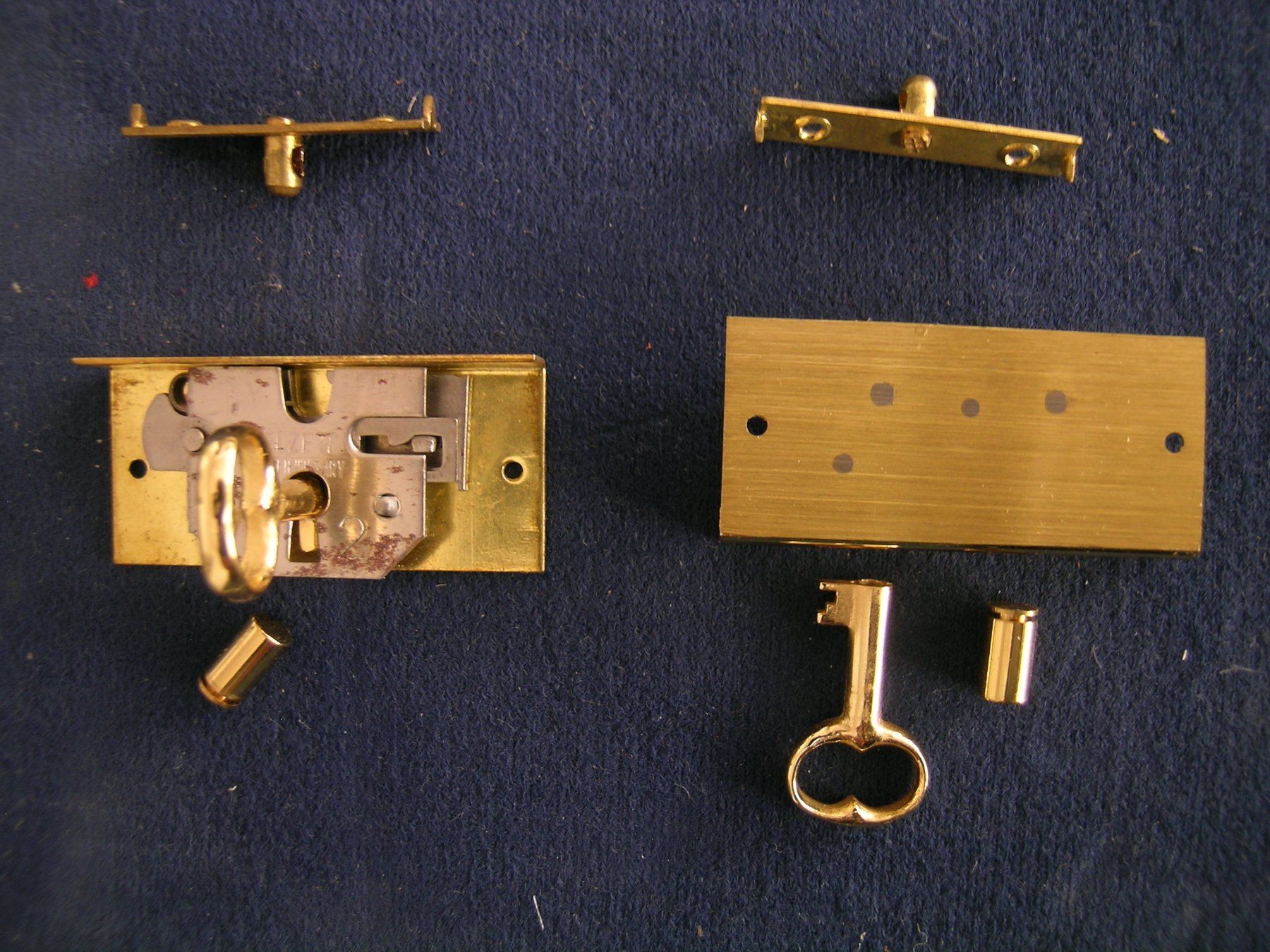 Cadenas: kleines Einbauschloss mit Schlüssel – Neuf (Voir description) à Grenchen par esa-9162-9164