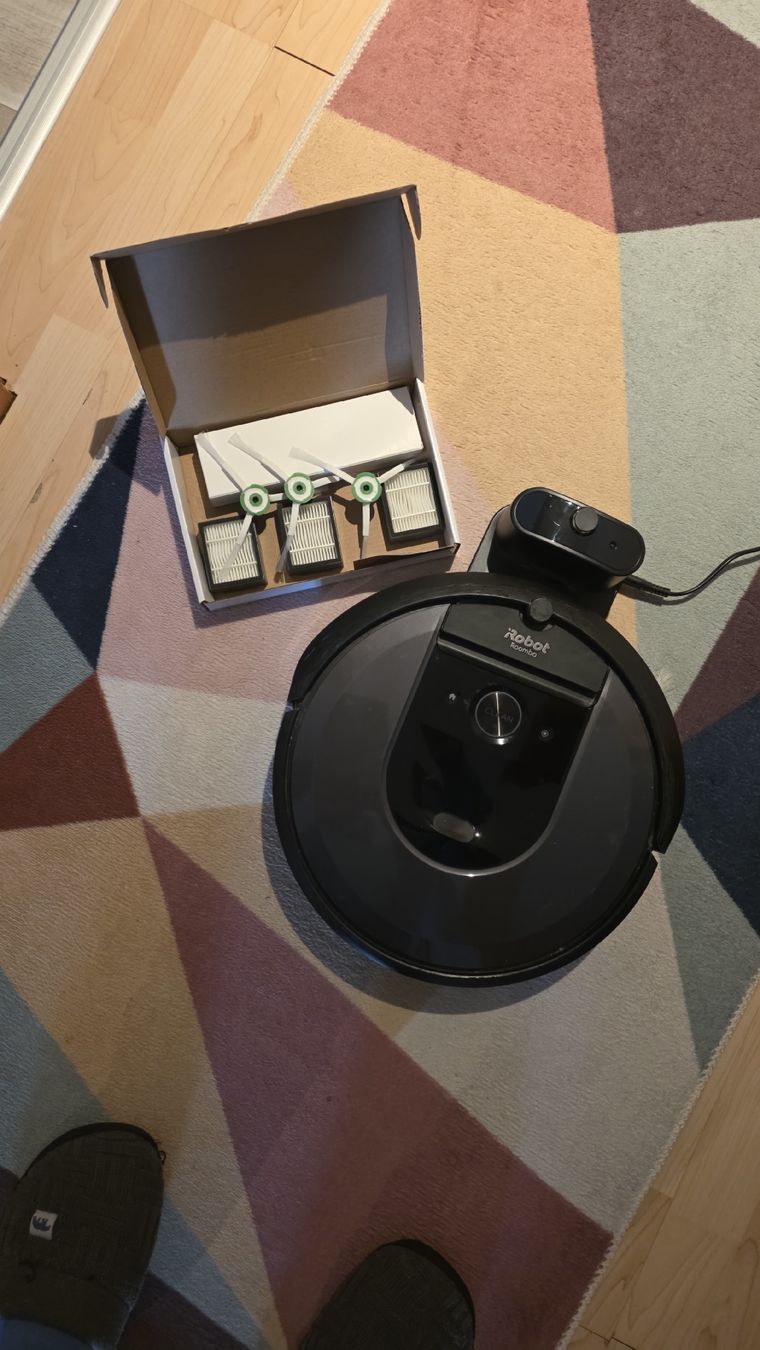 Irobot Aspirapolveri & Accessori: aspirateur robot roomba I7 – Usato da Ste-Croix venduto da gra_b9yq 1