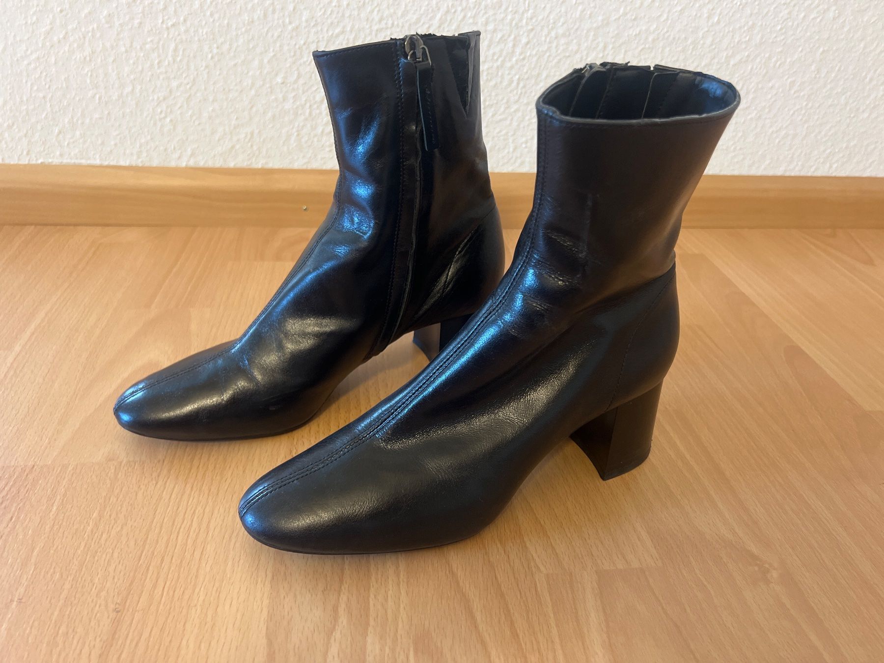 Mango Scarpe da donna: Damen Stiefeletten schwarz – Usato da Basel venduto da DilanRuesch