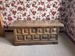Coffre ancien en bois massif style rustique bon état