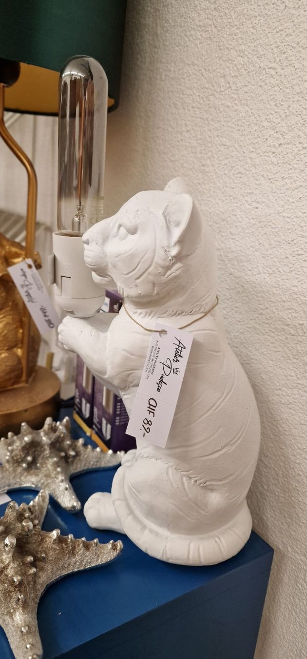 Lampade: Tiger Lampe Weiss – Nuovo e nell'imballaggio originale da Schaffhausen venduto da AtelierPudesco 2