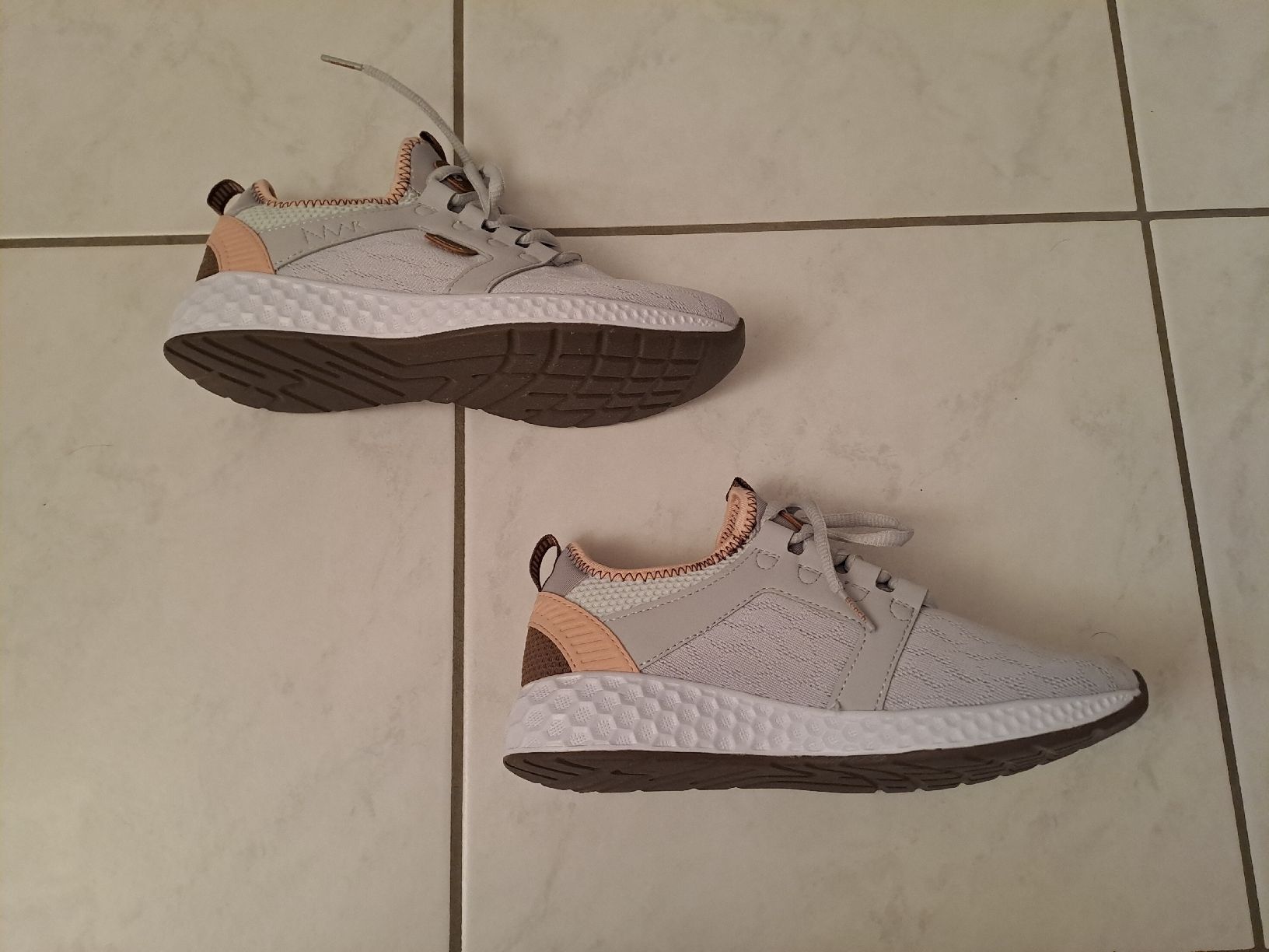 Scarpe da donna: Sneaker Gr. 36 – Usato da Untersiggenthal venduto da Zehni8 1