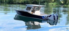 Einzigartiges Center-Console RC Boot mit Twin Aussenborder