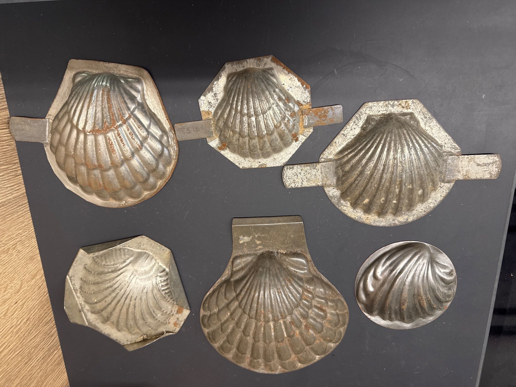 Teglie da forno: Lot demi moule coquillage – Usato da Lajoux JU venduto da Briard0