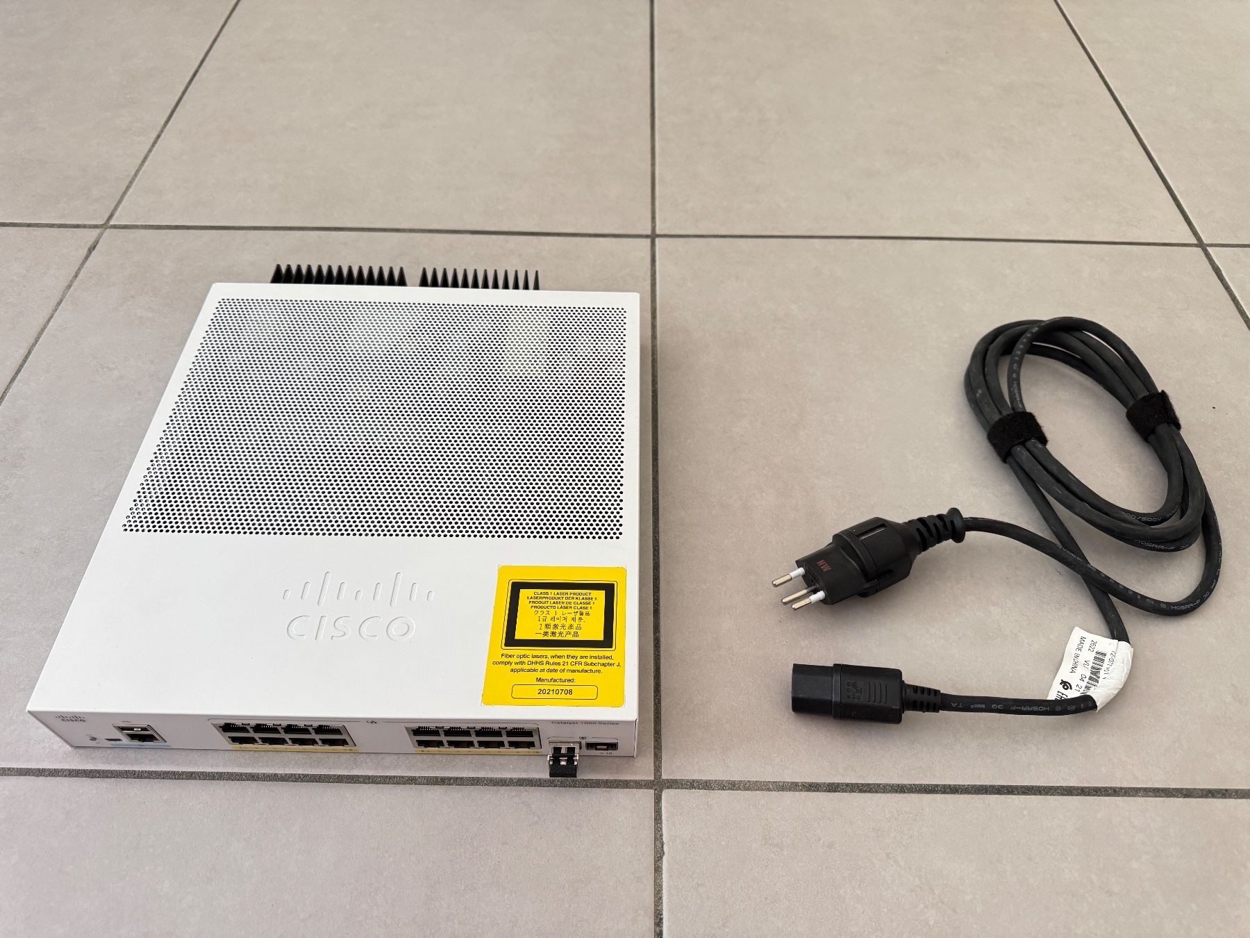 Cisco Hubs & Switches: Cisco Catalyst C1000-16FP-2G-L Switch professionnel PoE+ – Gebraucht aus Geneve von iBest 1