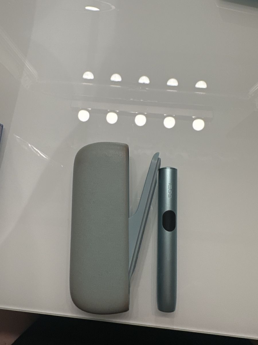 Iqos Altri Prodotti per fumatori: IQOS Iluma  Tabakerhitzer hellblau gebrauchter Zustand – Usato da Menzingen venduto da Endina.S
