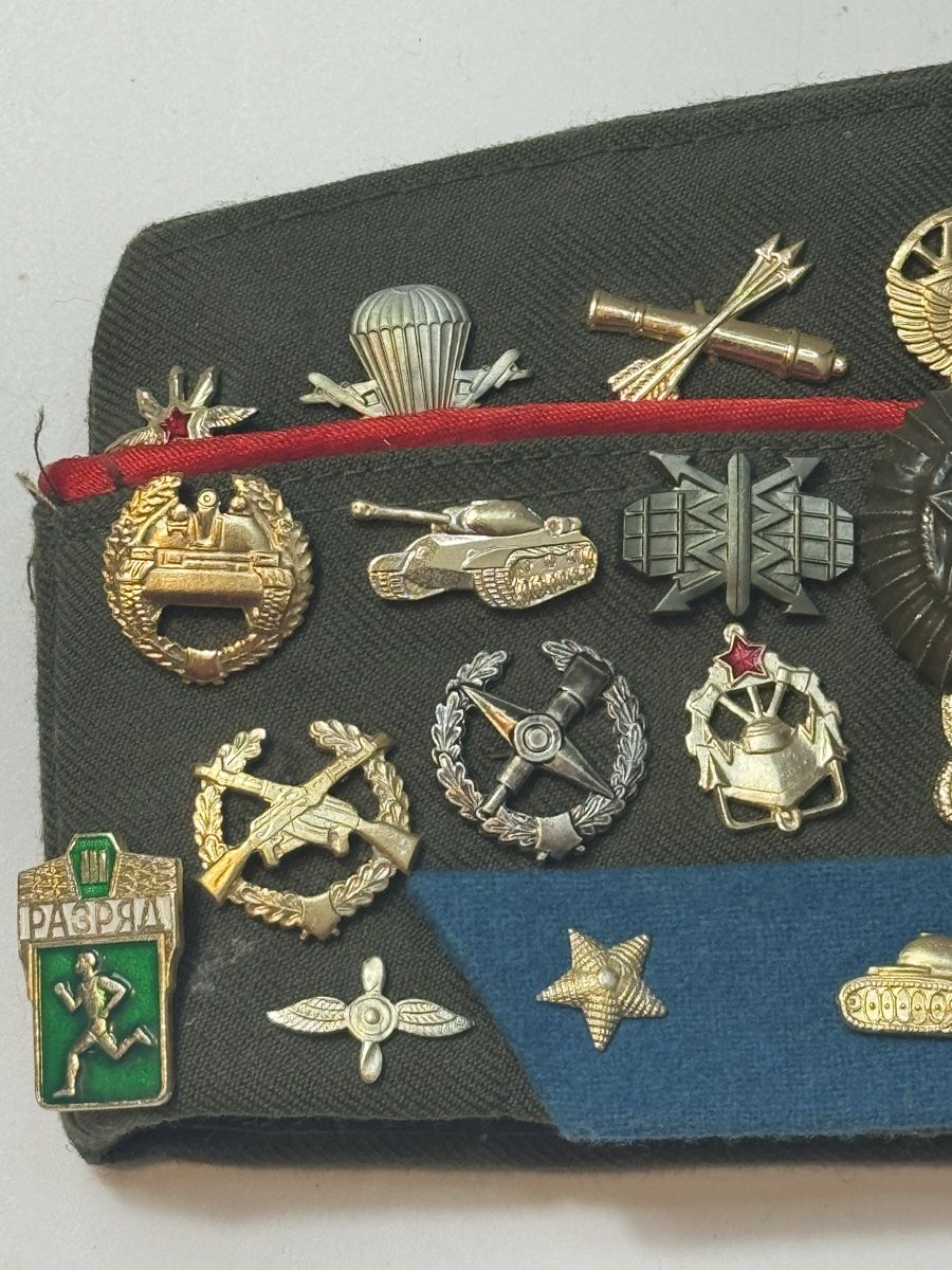 Chapeaux, bonnets & casquettes: Russischer Militär Hut mit Abzeichen – D'occasion à Grenchen par swiss.antiques 2