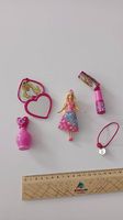 Petite Barbie avec accessoires