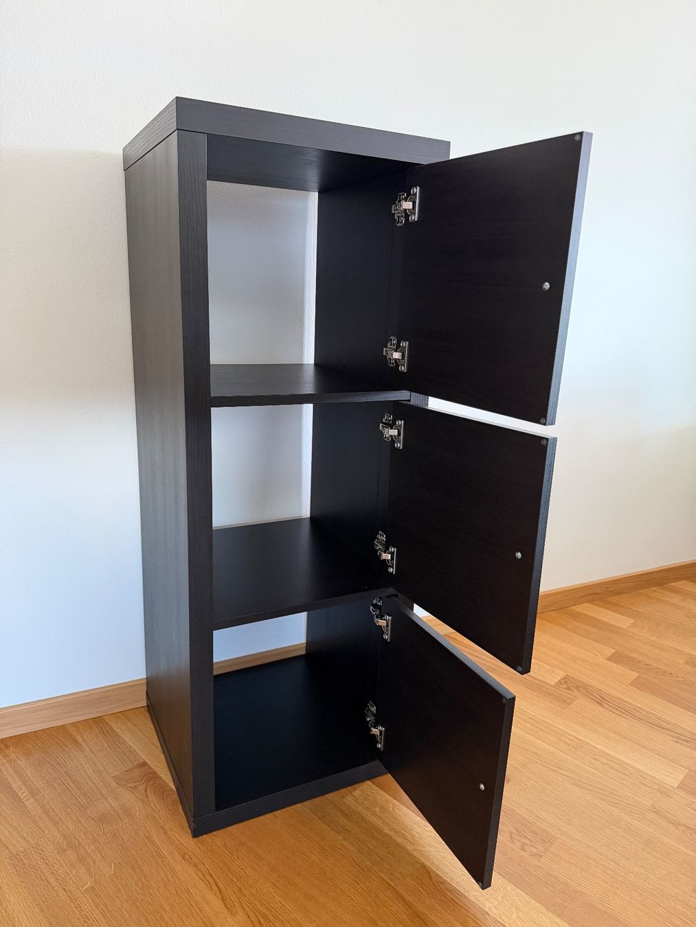Ikea Scaffali: Kallax-Regal mit Türchen – Usato da Basel venduto da durelm 1