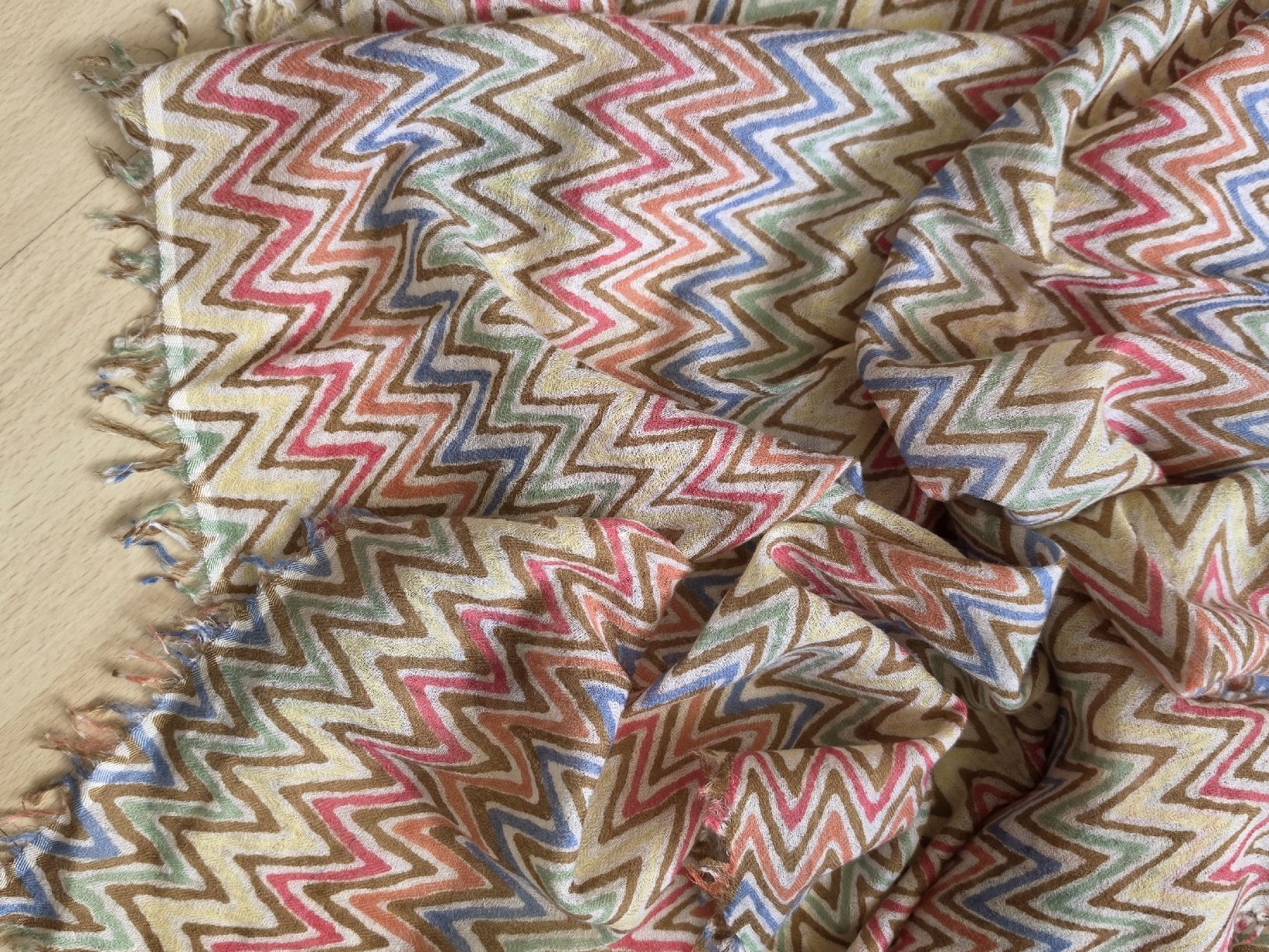 Hemisphere Foulards, Tücher & Schals: HEMISPHERE SCHAL BUNT – Gebraucht aus Adlikon von jahr01 3