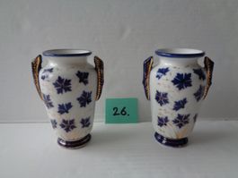 2 kleine blaue Porzellan Vasen mit Blumenmuster Asien