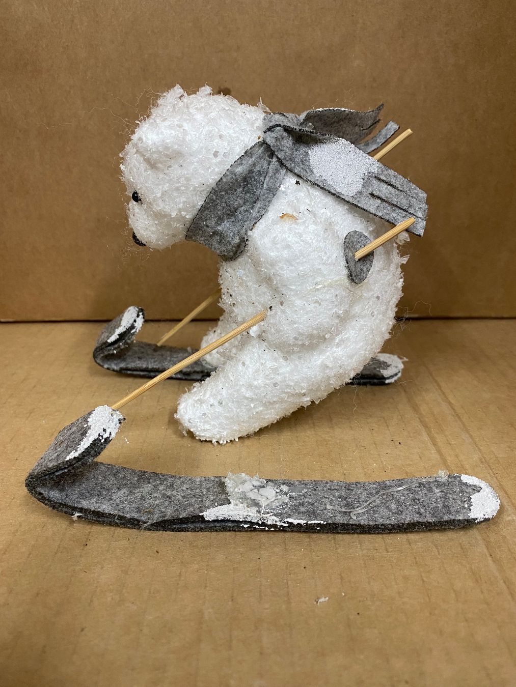 Statuette: Dekofigur Eisbär auf Skiern ein Ski verloren – Usato da Eschlikon TG venduto da ArtRec 1