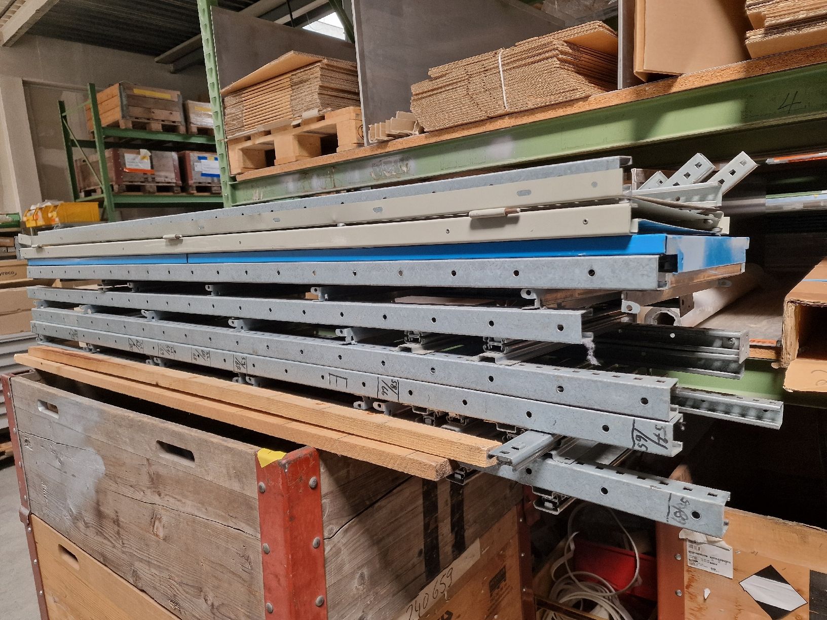 Scaffali: 3x Lagergestell aus Metall Ab 1.- – Usato da Umiken venduto da rolex80