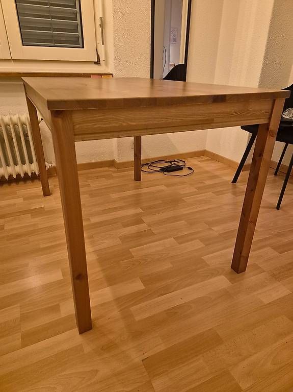 Set di tavolo e panche: Esstisch mit 4 Stühlen  Top Zustand – Usato da  venduto da  1
