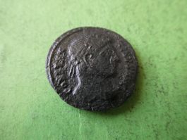 uralte   Bronzemünze,  18 mm  3.31 g