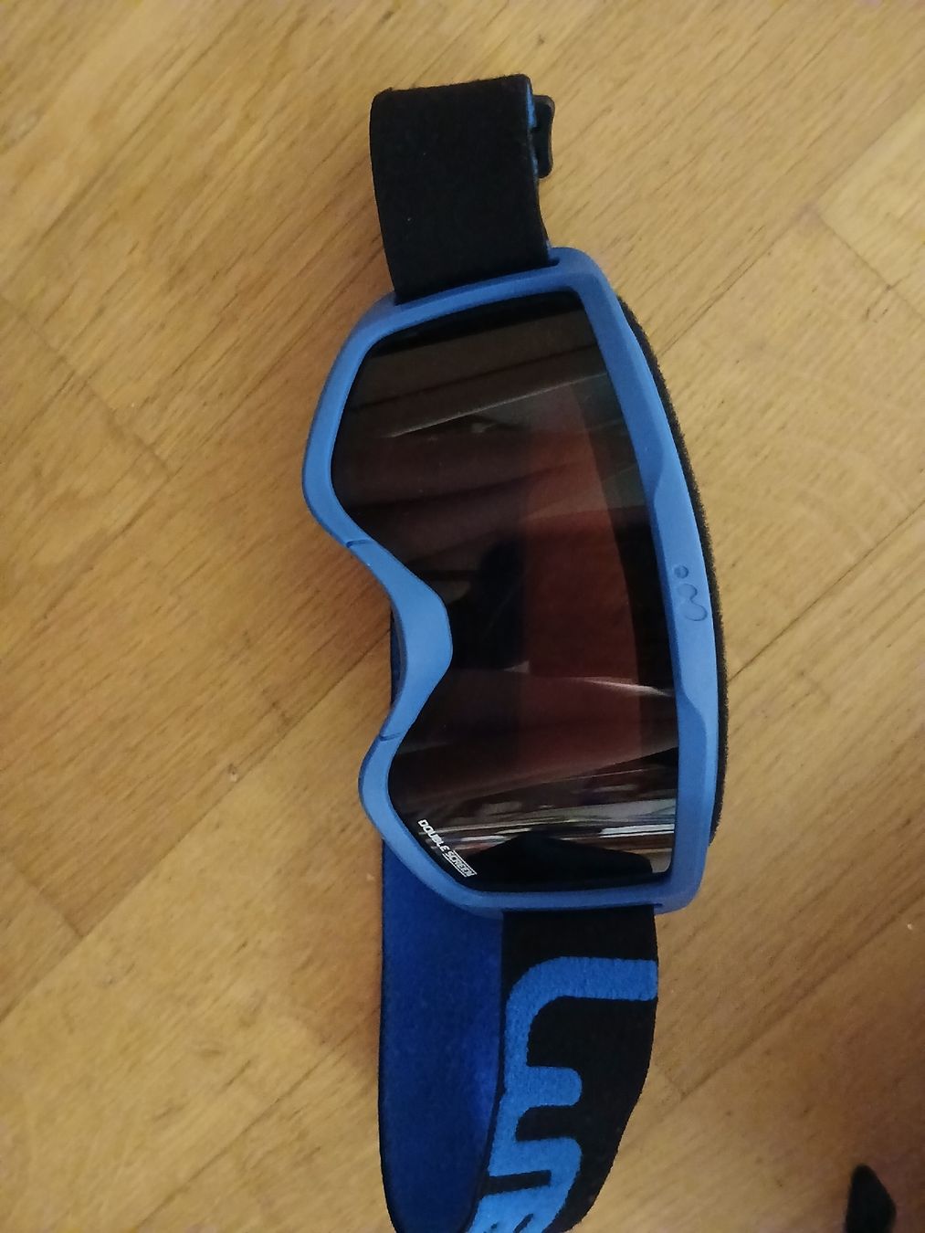 Caschi: unfallfreier Kinder Skihelm mit Skibrille – Usato da Bischofszell venduto da Mama_x 1