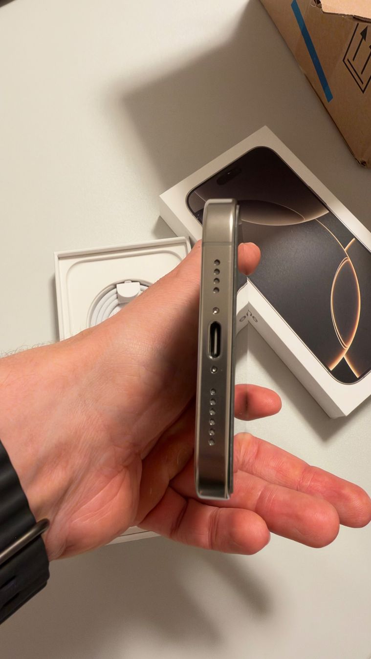Apple Telefoni cellulari / Smartphones: Apple iPhone 16 Pro Max Natural Titanium 512GB – Usato da Brunnen venduto da Moona22 4