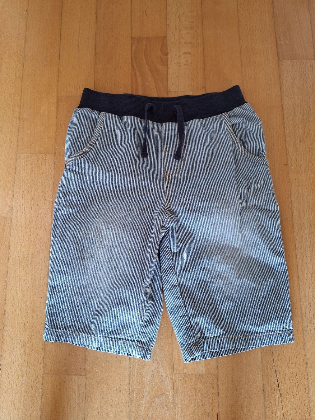 Pantalons: Shorts in Gr.134 – D'occasion à Oberrieden par man_9tm2