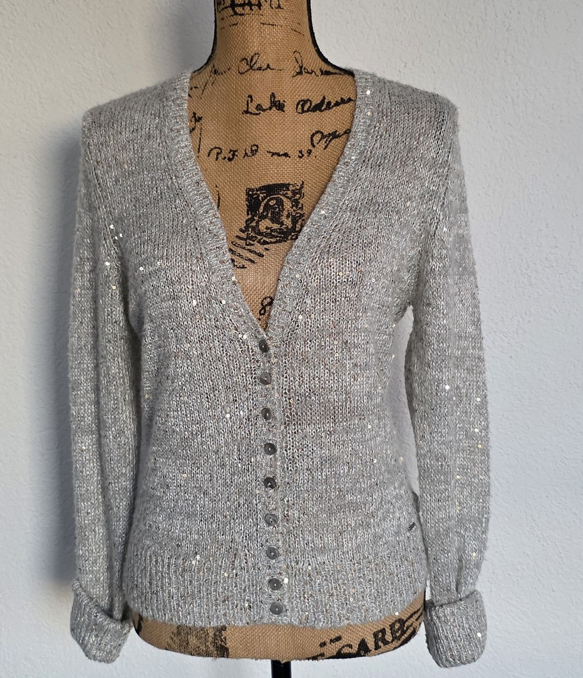 Maglioni & Felpe: Winterlicher Strickjumper mit Pailletten, Grösse M – Usato da Rheinsulz venduto da Gilea