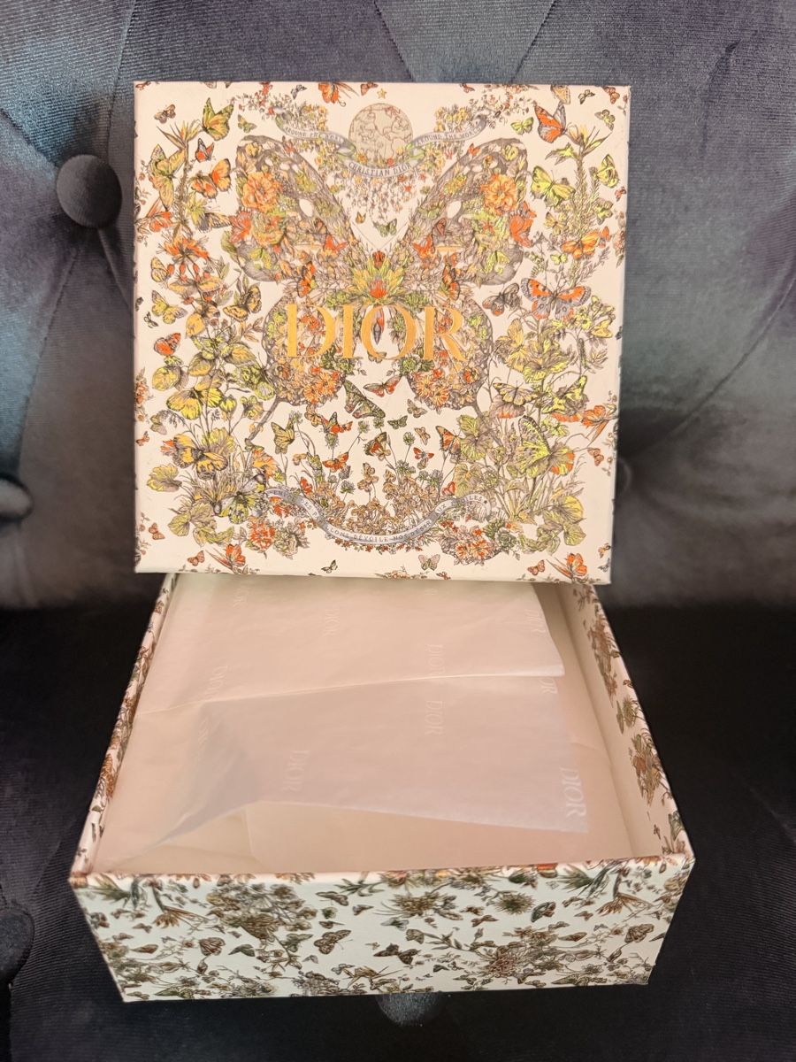 Carta: Original Dior Geschenkbox Set inkl. Seidenpapier – Nuovo (secondo la descrizione) da Buchs ZH venduto da tiz_9mpn