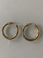 Boucles d'oreilles créoles dorées , parfaites pour l'