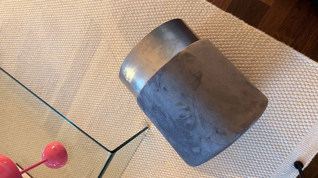 Hocker: Grauer Samthocker von Kare – Gebraucht aus Glattpark (Opfikon) von raffaelastucki 3
