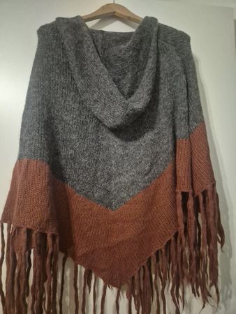 Cosy Hooded Poncho with Fringes - H&M
