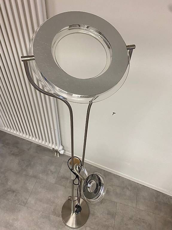 Lampade: Elegante Globo-Stehlampe silbern – Usato da Schaffhausen venduto da Galleria13_Brocki_SH 1
