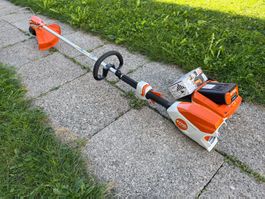 Neuwertig Akku Rasentrimer STIHL FSA 86R,mit Akku Ladegerät