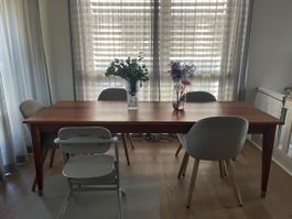 Esstisch aus Kirschbaumholz gebraucht mit Gebrauchsspuren