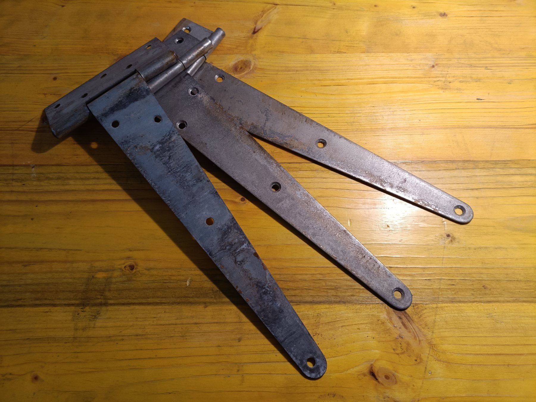 Ferramenta: 3xT-Bänder, Türbänder, Scheunentore, Vintage. – Usato da Hombrechtikon venduto da Unser_Hofer