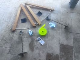 Slackline mit speziellem Aufstell-Equipment für ebene Wiesen