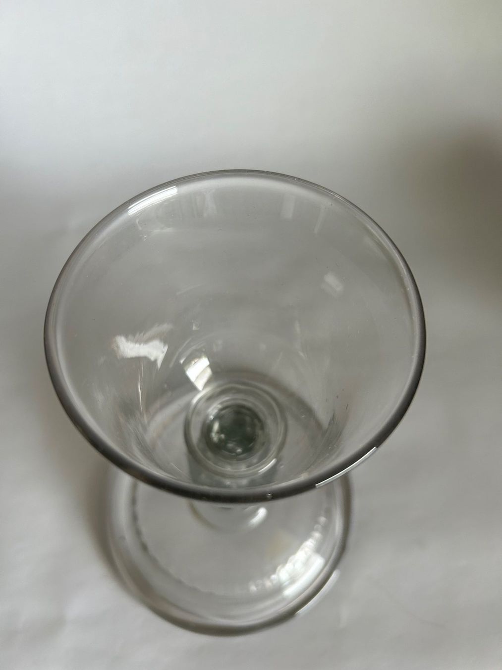 Gläser: Antikes Pokalglas.geschliffen mit Luftblase – Gebraucht aus rotkreuz von baudisch 4