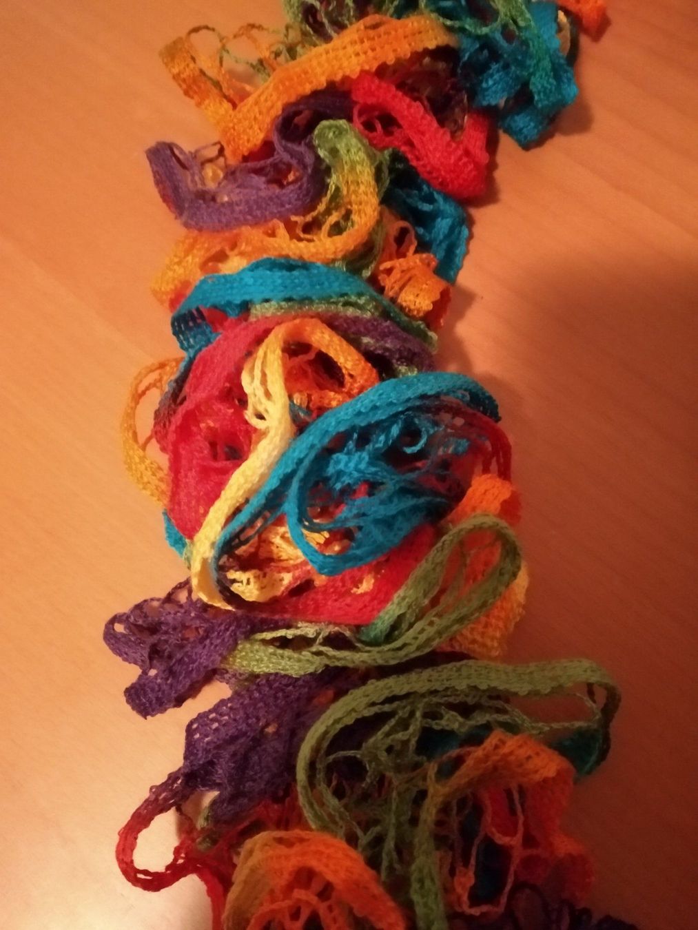 Foulard & Sciarpe: Rüschen Schal Wolle – Nuovo e nell'imballaggio originale da Münchenbuchsee venduto da Cori1968 1