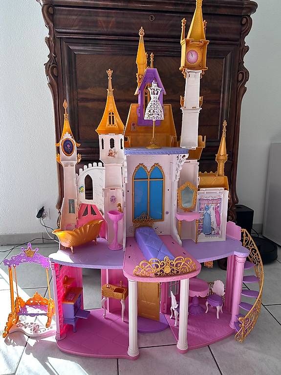 Disney Jouets: Disney Princess Schloss – D'occasion à Niederweningen par nat_q2bq 1