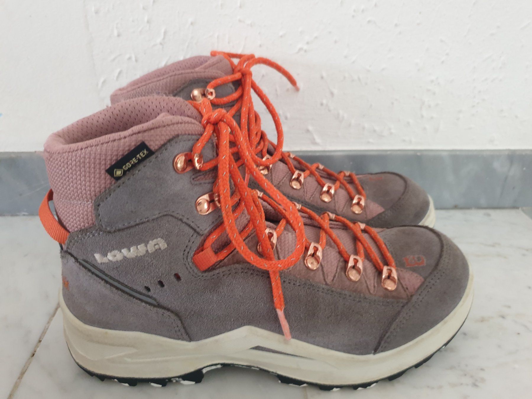 Lowa Scarpe per ragazze: Lowa Wanderschuhe Grösse 37 – Usato da Unterengstringen venduto da Ypsilony