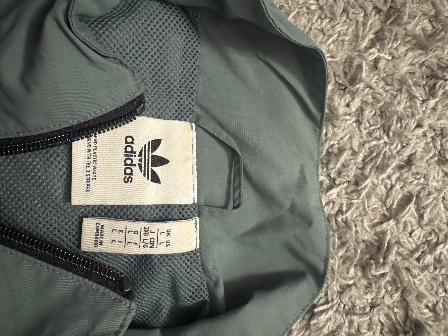 Adidas Jacken: Adidas Jacke ungetragen – Neu (gemäss Beschreibung) aus Römerswil LU von oli_9hd5 1