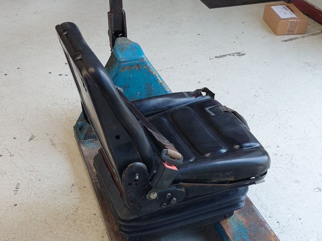Traktoren: GRAMMER Traktorensitz DS85H mechanisch – Defekt aus Thalheim AG von Wernli5112 6