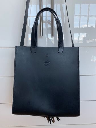 Schwarze Ledertasche von FROH - SINN