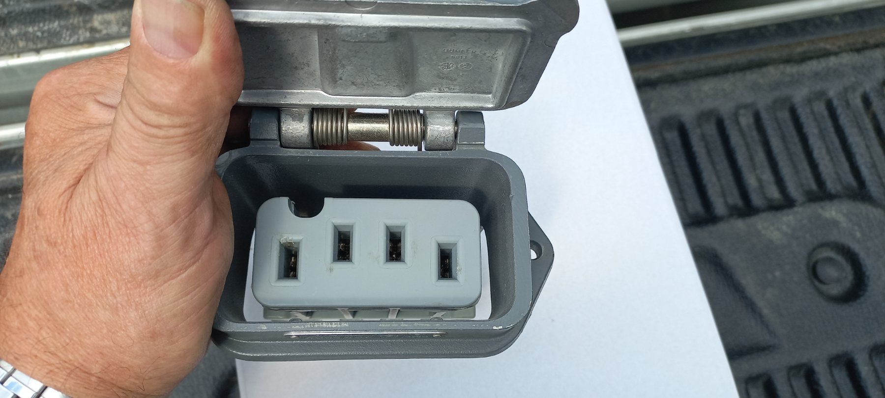 Spine: PRISE  40 Amp – Usato da Cheyres venduto da Capitain 2