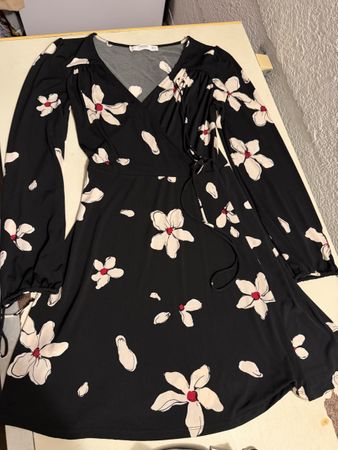 Wickelkleid Mango Blumenmuster Schwarz Groesse S guter Zusta