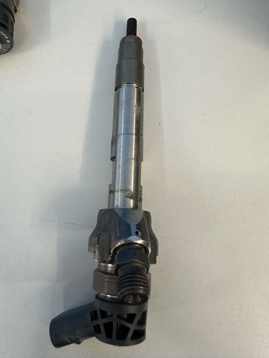 BMW Tutti pezzi di ricambio auto: Original BMW Einspritzdüse / Injektor 8514146 – Usato da Aesch ZH venduto da spa_q5yg